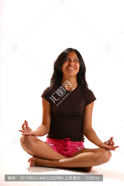 少年在yogapose