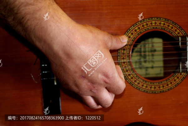 吉他