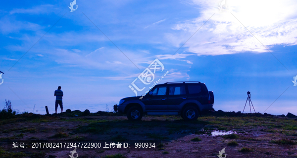 吉普車,藍(lán)天下