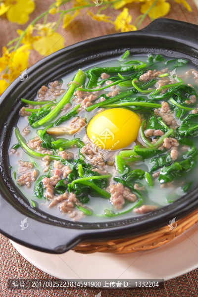 窩蛋牛肉菠菜