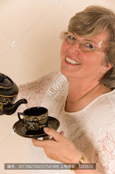 茶道中的女人