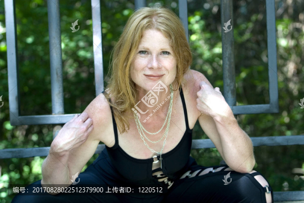 紅發(fā)女人40多歲