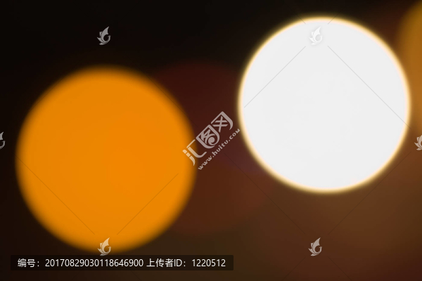 黑暗中的燈光