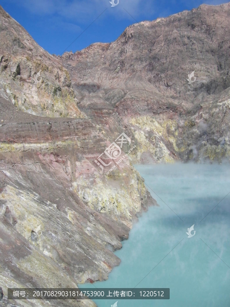 白冰島火山口湖