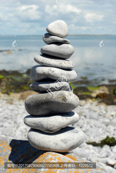 海邊堆石