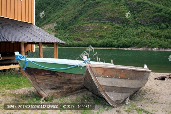 海灘上的情侶