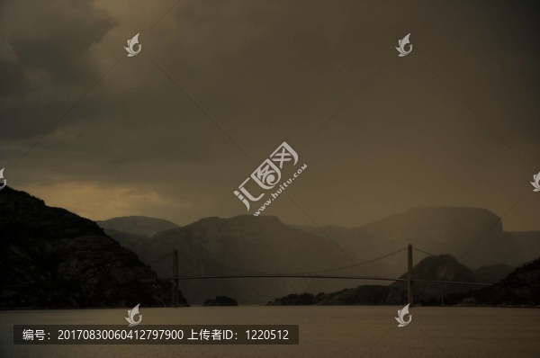 呂瑟峽灣上的橋