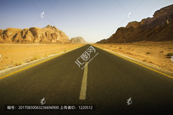 沙漠中的空巷道