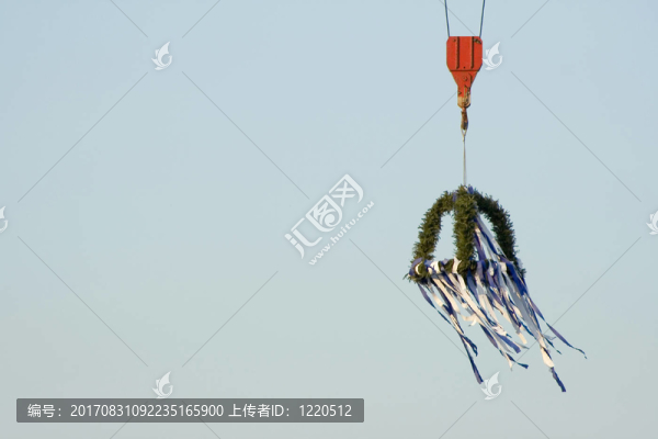 高聳的
