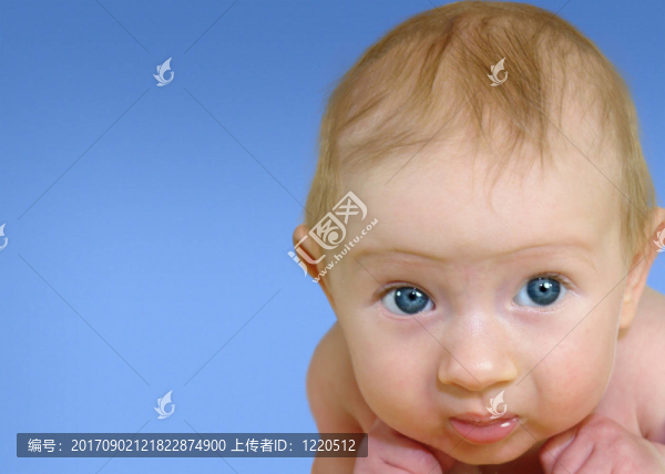 蜷縮的嬰兒