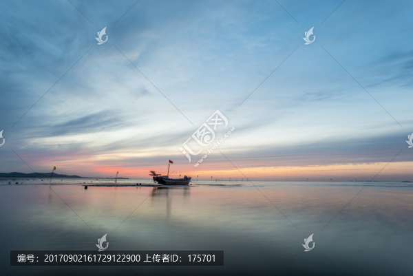 夕陽下的海