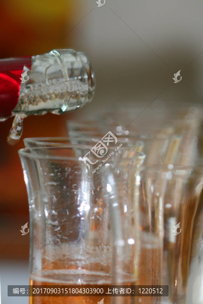 玻璃酒杯