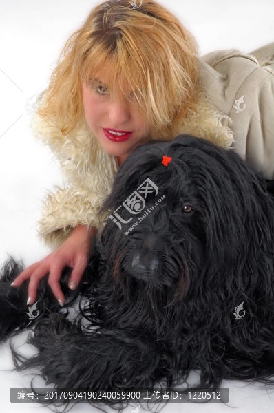 伯瑞犬的女士與黑角