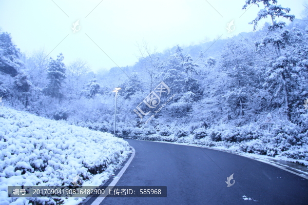 長(zhǎng)沙梅溪湖桃花嶺雪景