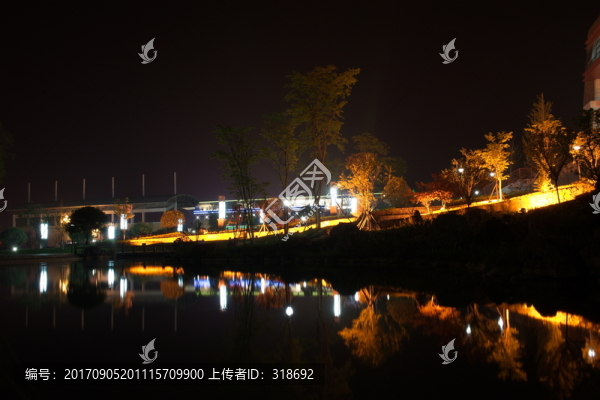 阿壩師范學(xué)院南湖高清夜景