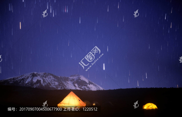雨在乞力馬扎羅山