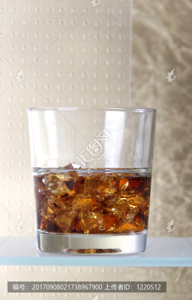 玻璃酒杯
