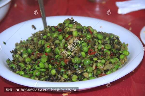 酸菜炒青豆