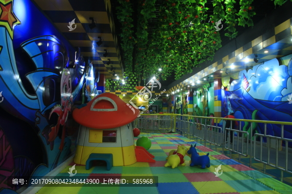 兒童游樂場內(nèi)景