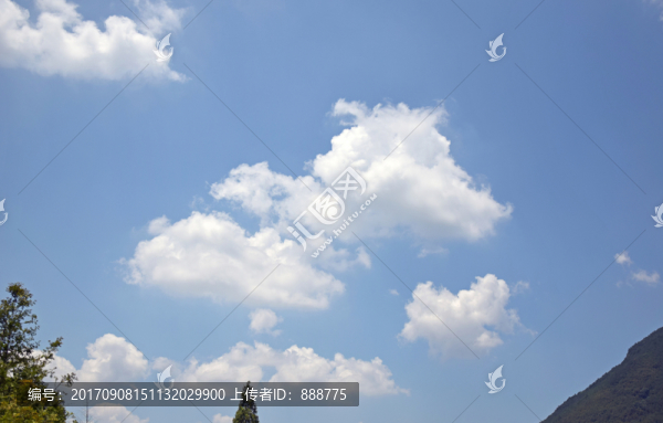 天空中漂浮的云彩
