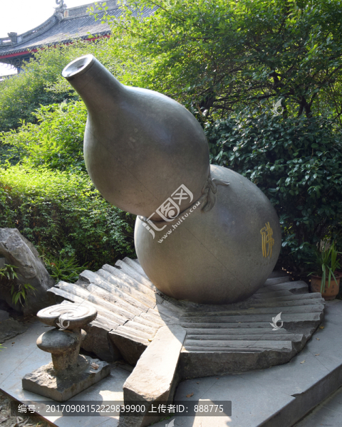 濟(jì)公的酒壺和扇子
