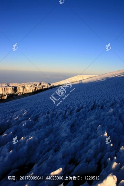 爬上乞力馬扎羅山