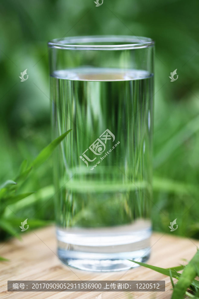 清澈的水