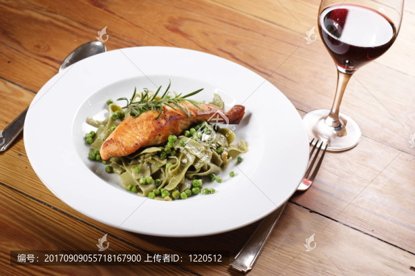 野蒜意面鮭魚