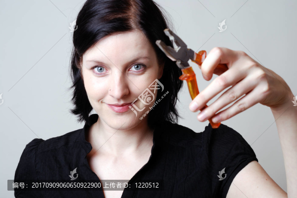 女人笑了