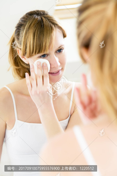 女人笑了