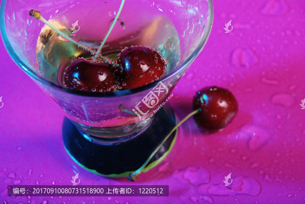 玻璃酒杯