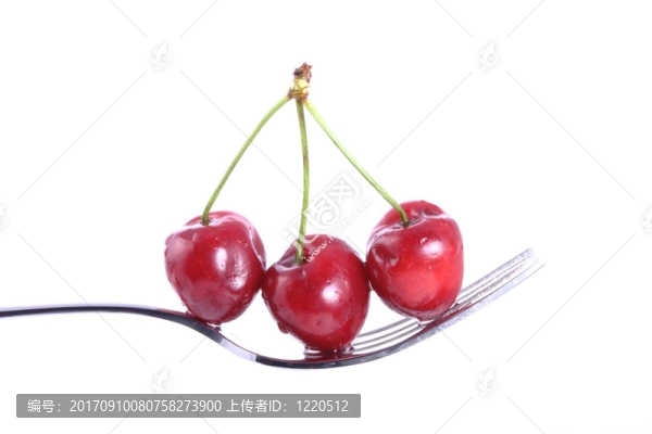 叉子上的三個櫻桃