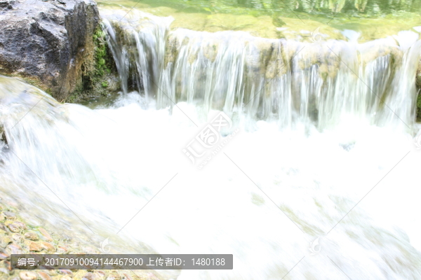 小溪流水