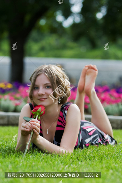 女