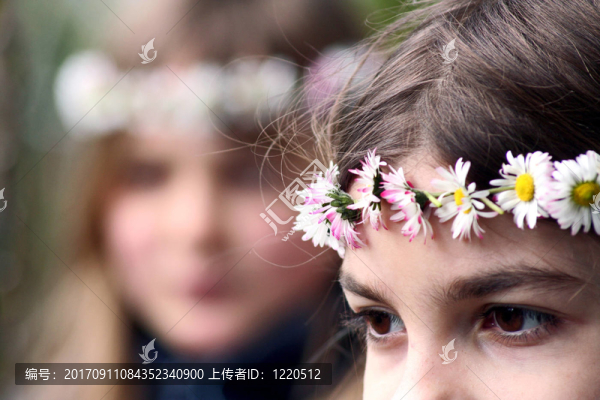 女孩的花環(huán)