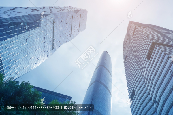 仰拍摩天大樓