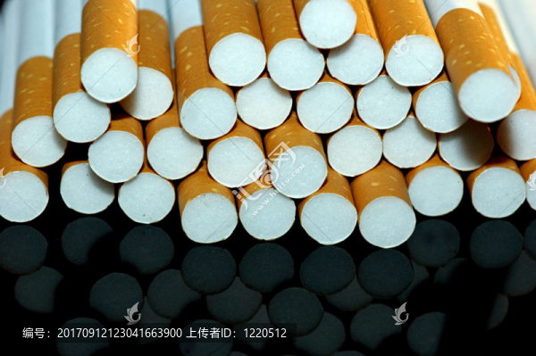 香煙和香煙管。