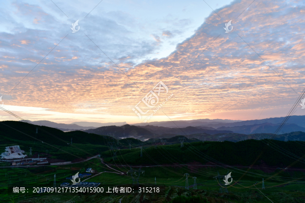 朝霞,山脈