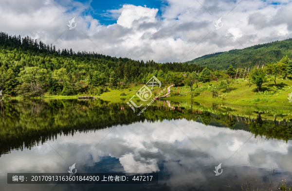 香格里拉屬都湖