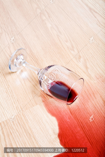 玻璃酒杯