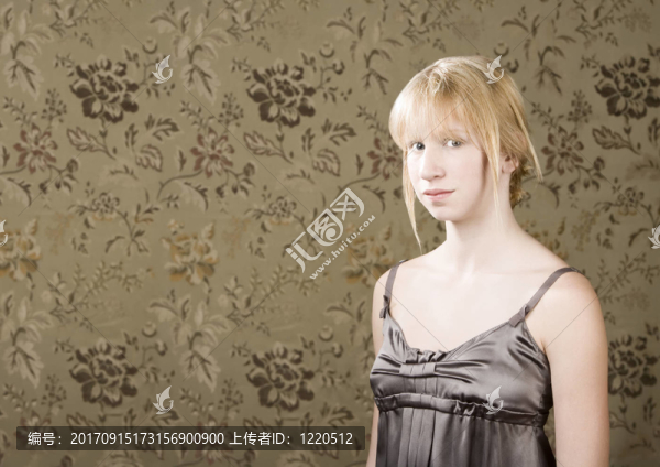 女
