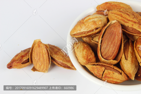 巴旦木拍照