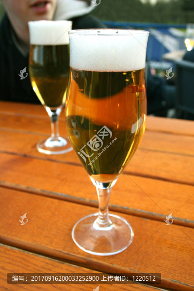 玻璃酒杯