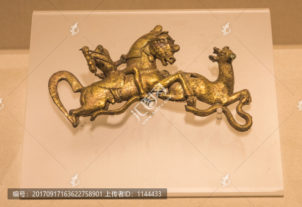 鎏金騎士獵鹿銅扣飾
