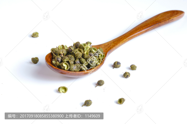 木勺中的青花椒