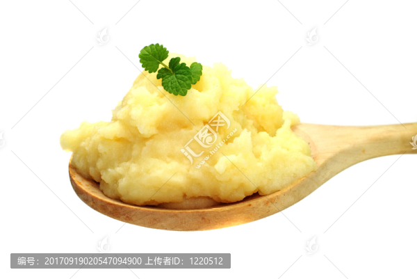 木湯匙上的土豆泥