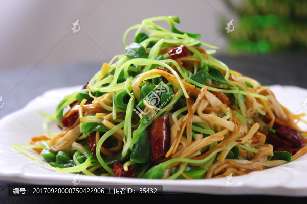 豆苗拌金針菇