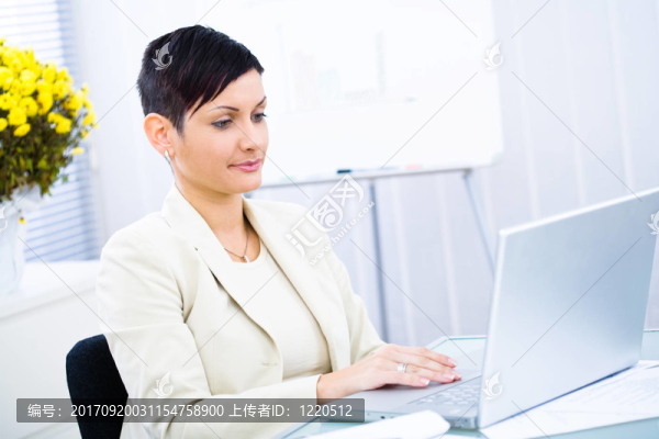 女人