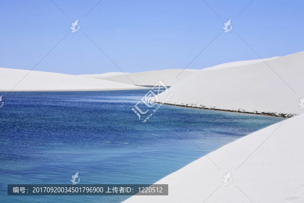 藍色的