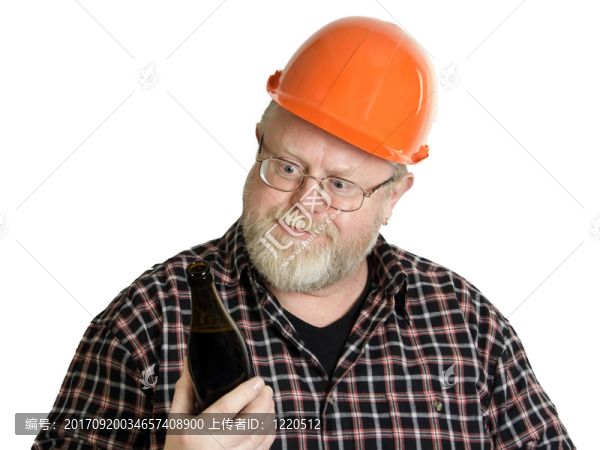 喝啤酒的人